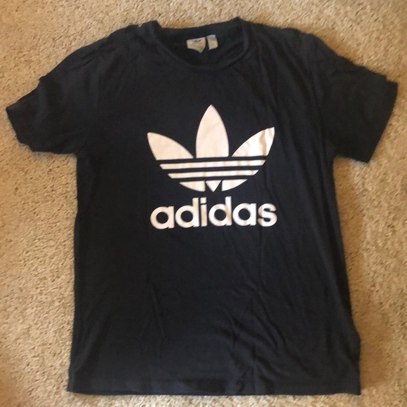 Tops - Adidas T-shirt